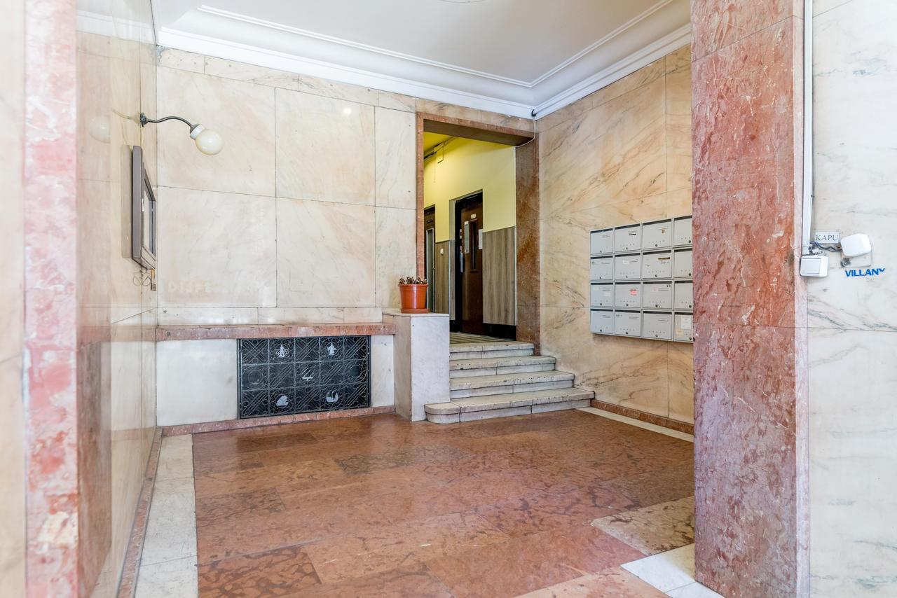 Top Of The City Apartment With Ac Budapest Luaran gambar